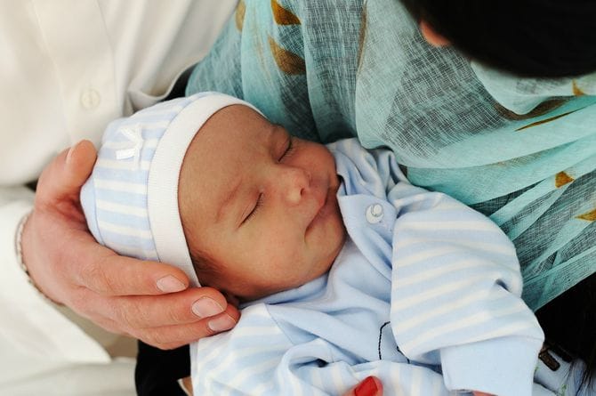 8 Nama Bayi Laki Laki Modern Bernuansa Islami